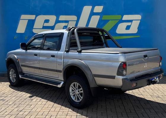 MITSUBISHI L200 OUTDOOR 2.5 HPE 4X4 CD 8V TURBO INTERCOOLER DIESEL 4P AUTOMÁTICO MITSUBISHI L200 OUTDOOR 2.5 HPE 4X4 CD 8V TURBO INTERCOOLER DIESEL 4P AUTOMÁTICO